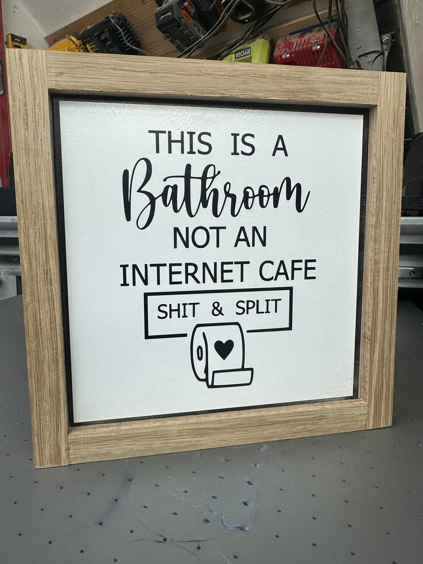 Funny bathroom sign & decor