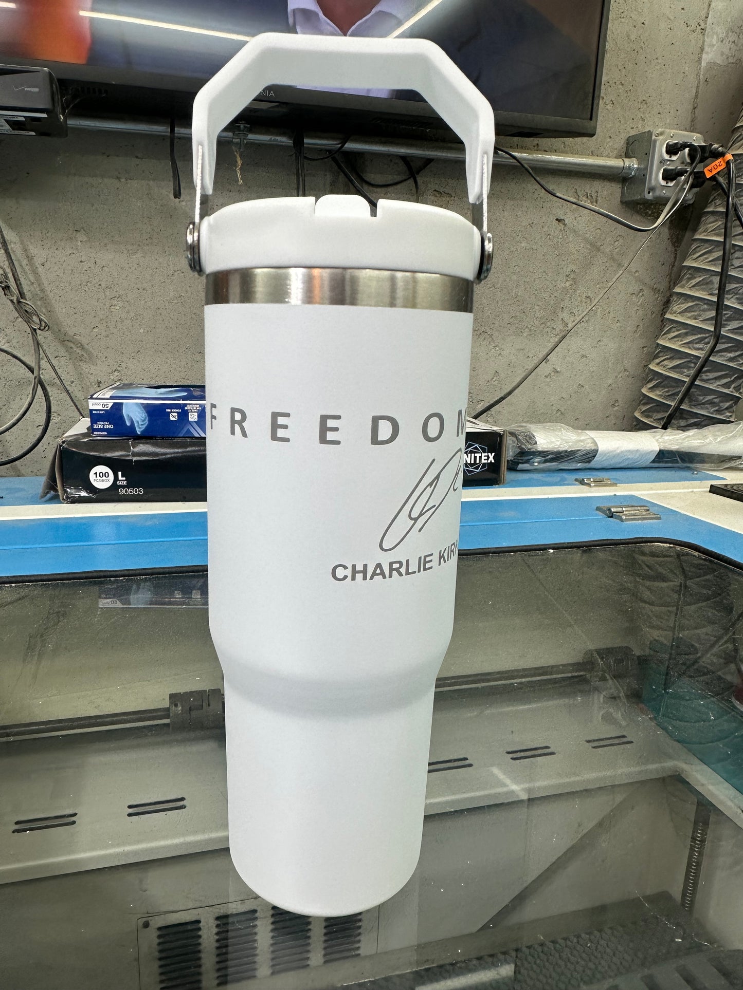 Freedom 30oz stainless steel double sided engraved water bottles